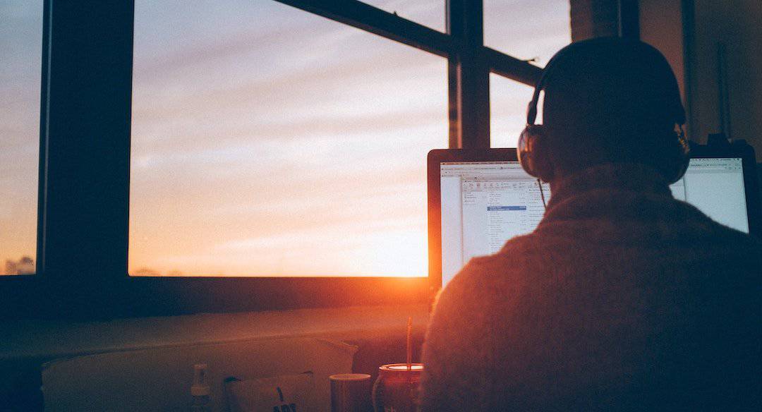 simon-abrams-k_T9Zj3SE8k-unsplash