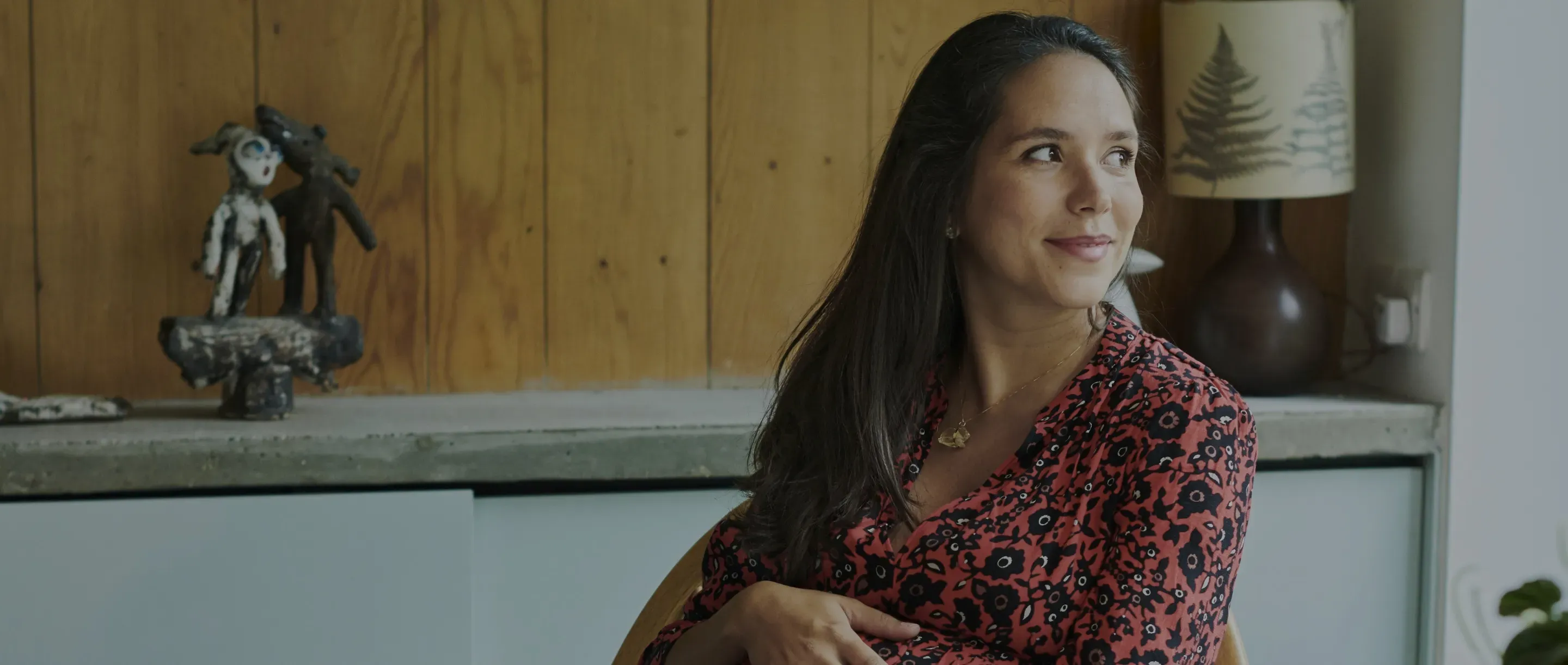 Mum-to-be looking over shoulder